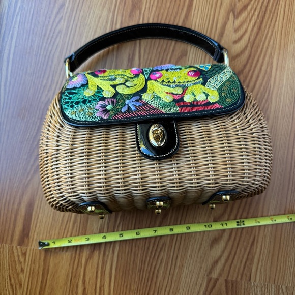 Eric Javits Wicker Bag Frog Print Embroidery - Picture 3 of 17